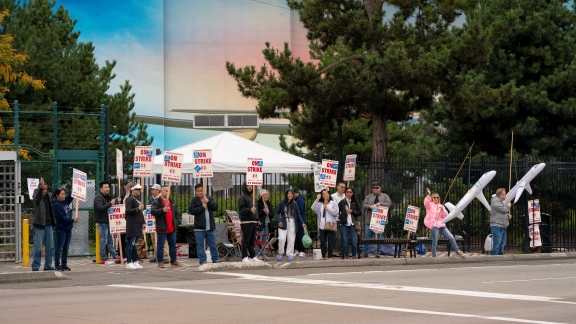 Boeing ответил на забастовки сотрудников массовыми сокращениями