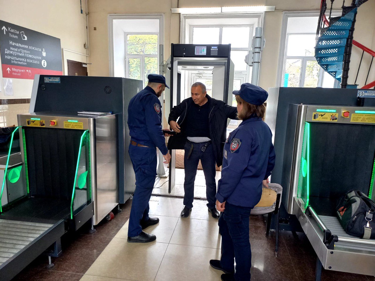 На железнодорожном вокзале Дербента члены РОСТРАНСБЕЗОПАСНОСТЬ провели тренировочные учения