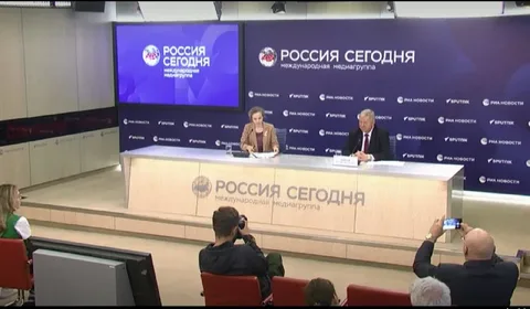 Пресс-конференция Председателя ФНПР Михаила Шмакова.