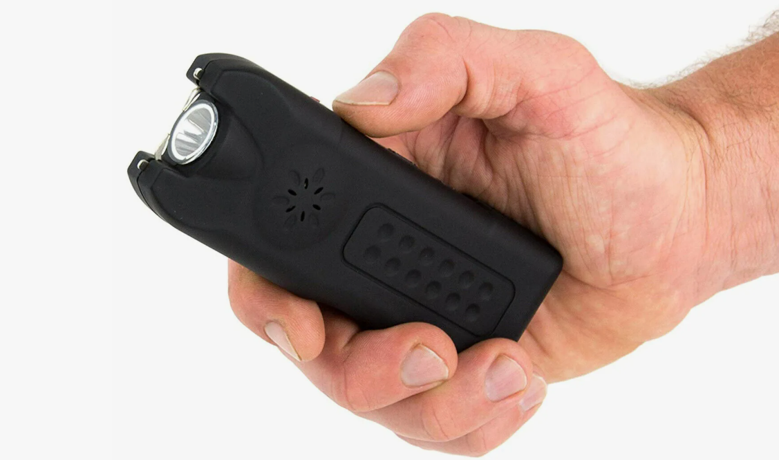 Применение электрошокера для самообороны