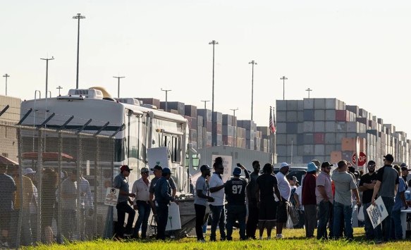 Забастовка в портах США на 30 миллиардов долларов