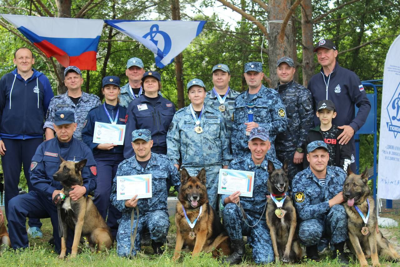 Кинологи со служебными собаками приняли участие в соревнованиях!