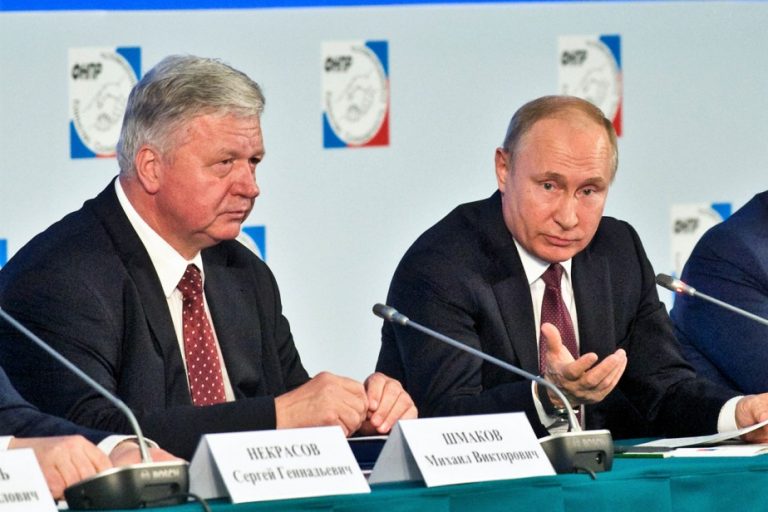 Президент РФ Владимир Путин направил Федерации независимых профсоюзов России приуроченное к Первомаю обращение.