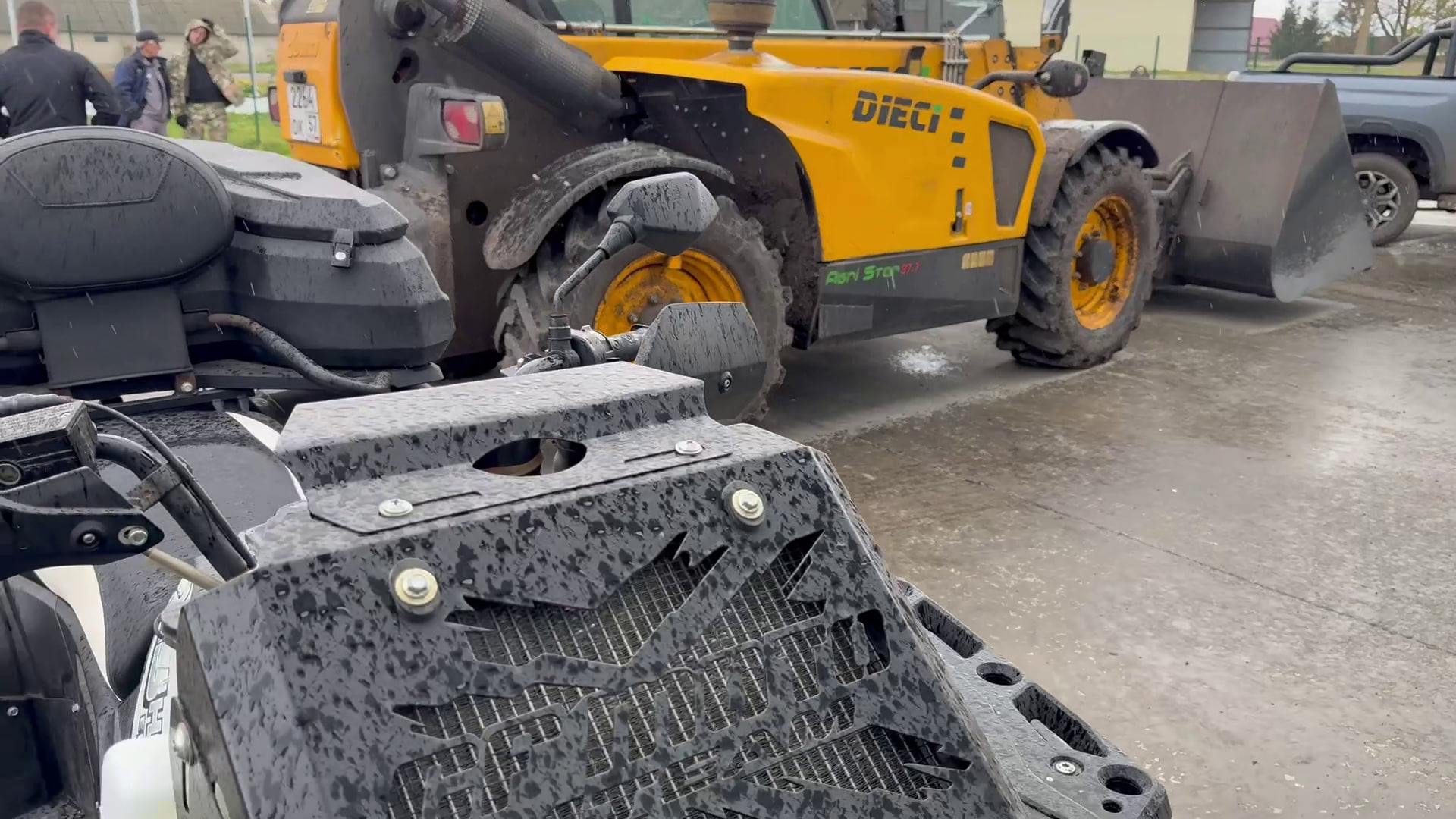 Передали два квадроцикла бойцам, выполняющим задачи в зоне СВО!