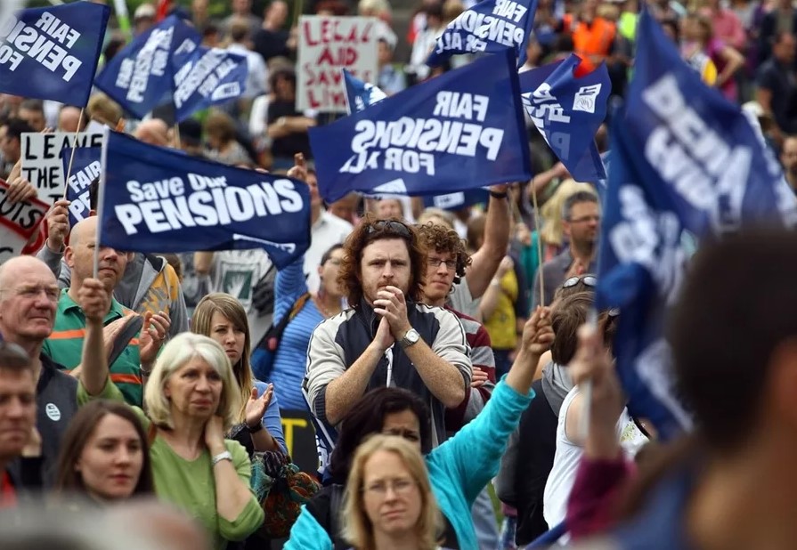 Премьер-министр Великобритании попросил профсоюзы не устраивать забастовки в Рождество