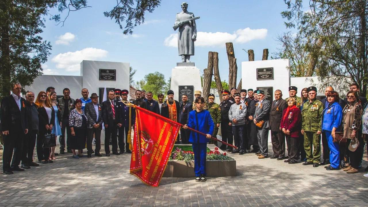 Видеоотчет со дня открытия Мемориала Советским Воинам в п.г.т. Селезневка (ЛНР)