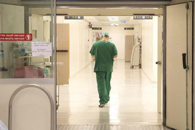 Израильские медики провели забастовку против сокращения рабочих мест
