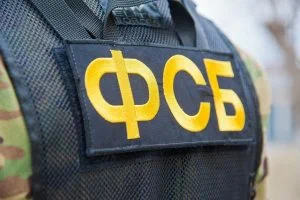 ФСБ задержала подозреваемых в поджоге релейного шкафа на железной дороге под Калугой.