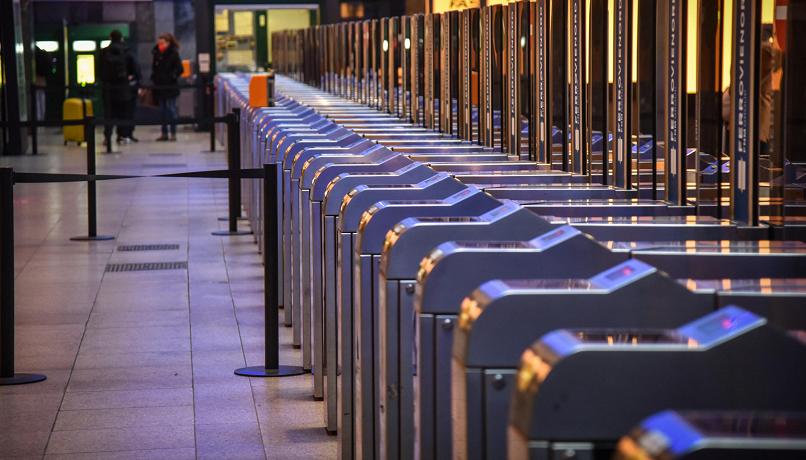 «Оружие вниз, зарплата вверх»: в Италии профсоюзы организовали забастовку