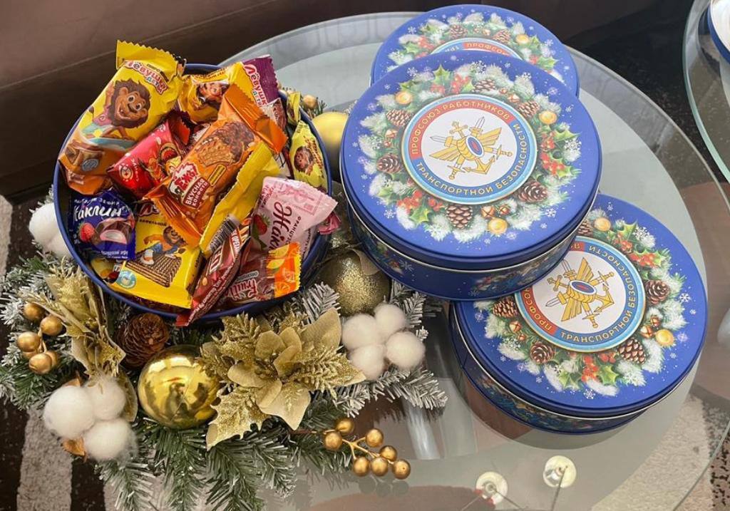 Первые подарки в пути!